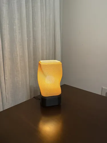Velador Tipo Tejido Impreso 3D | Lámpara Mesa Cálida. CH Home. Chechu Studio